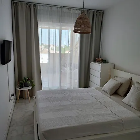 Pet Friendly Beautiful Flat With View, 3 Pools Apartment